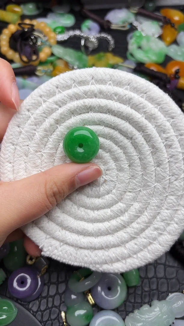 颈饰未镶嵌翡翠缅甸翡翠吊坠