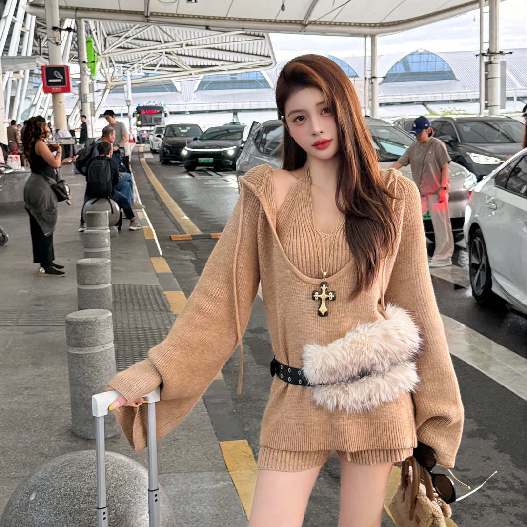 【十一家】早秋懒人针织吊带背心连帽卫衣女+短裤三件套SCH92570