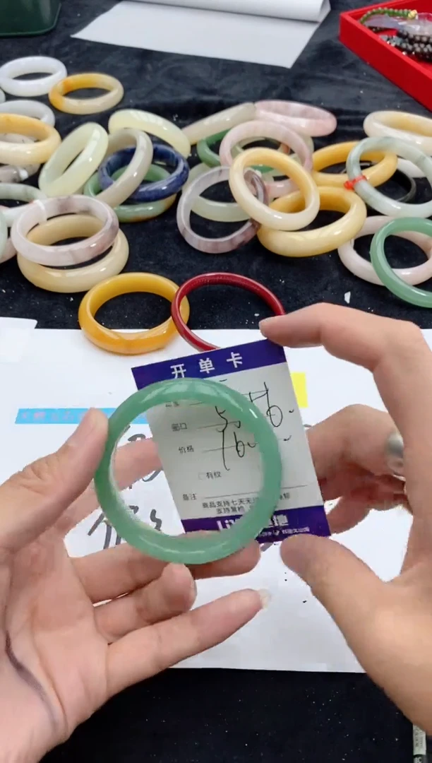 【闪购商品】石英质玉手镯未镶嵌165