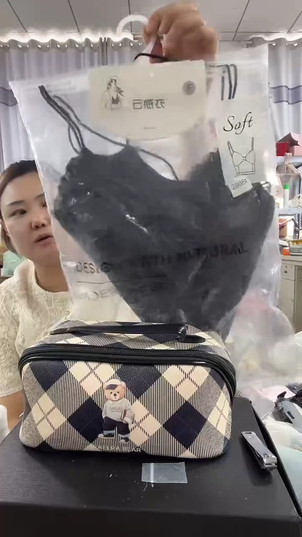 牦牛剖层皮革琪琪女包超好看发图片款