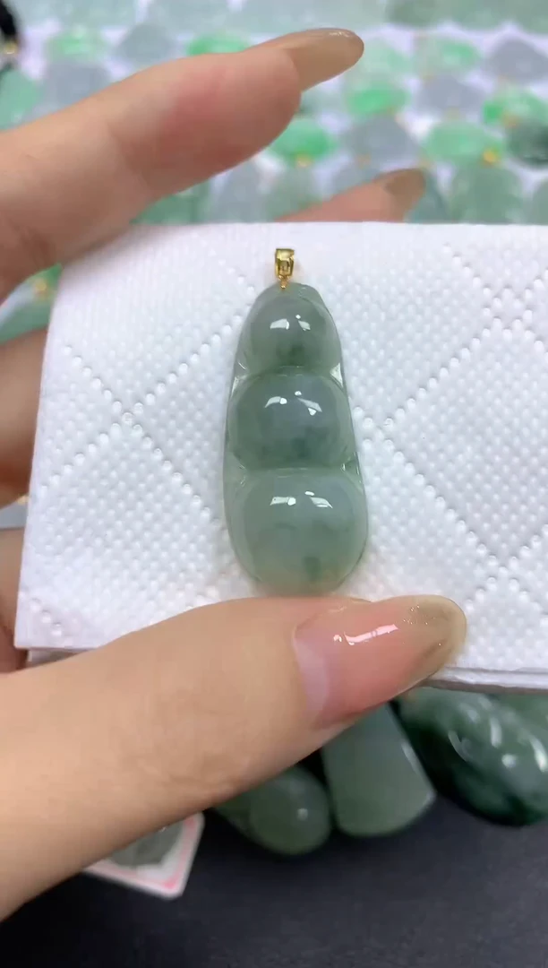 颈饰18K金镶嵌翡翠