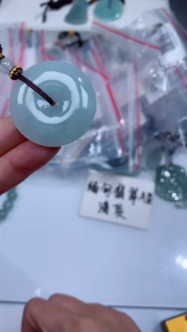 颈饰未镶嵌翡翠吊坠