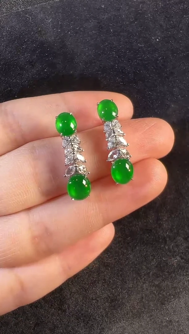 18K金镶嵌翡翠耳饰高冰正阳绿蛋面耳饰