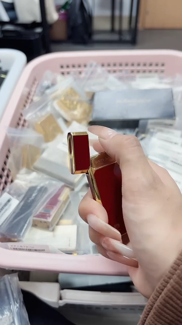 3皮尔卡丹红漆上搓轮