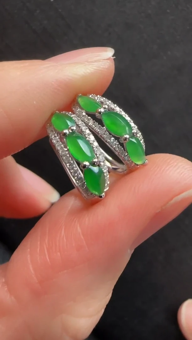 【闪购商品】翡翠耳环18K金镶嵌858随形一对