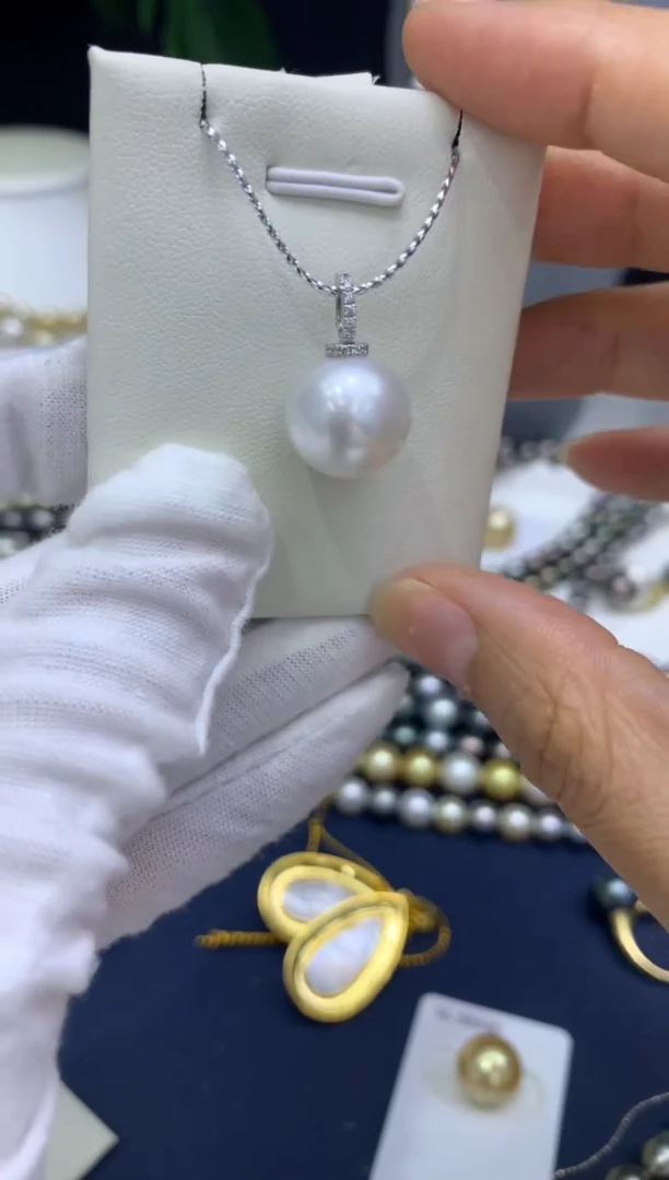 18K金镶嵌海水珍珠吊坠澳白吊坠