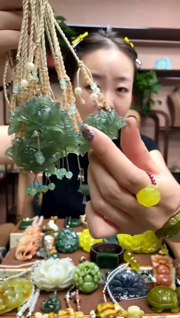 未镶嵌岫玉吊坠多样性发货发其中之一