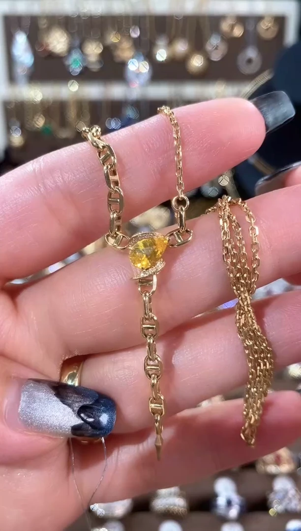 项链彩色蓝宝石18K金镶嵌18K黄猪鼻子黄蓝宝钻石水滴项链
