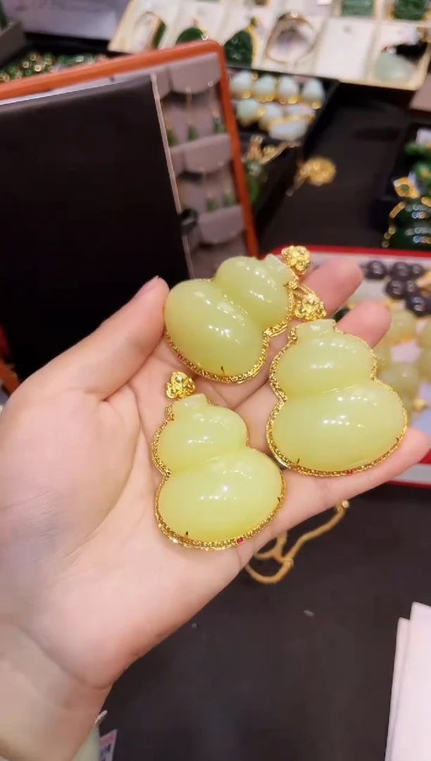 和田玉18K金镶嵌吊坠(赠链)45MM 多样性发一