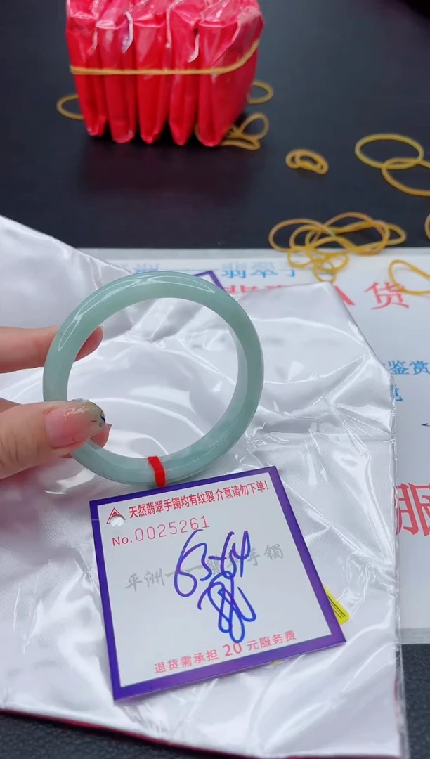 翡翠手镯未镶嵌1