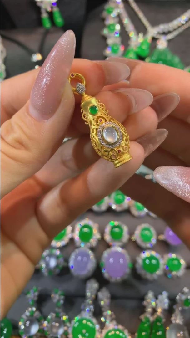 【闪购商品】翡翠吊坠(不含链)18K金镶嵌吊坠