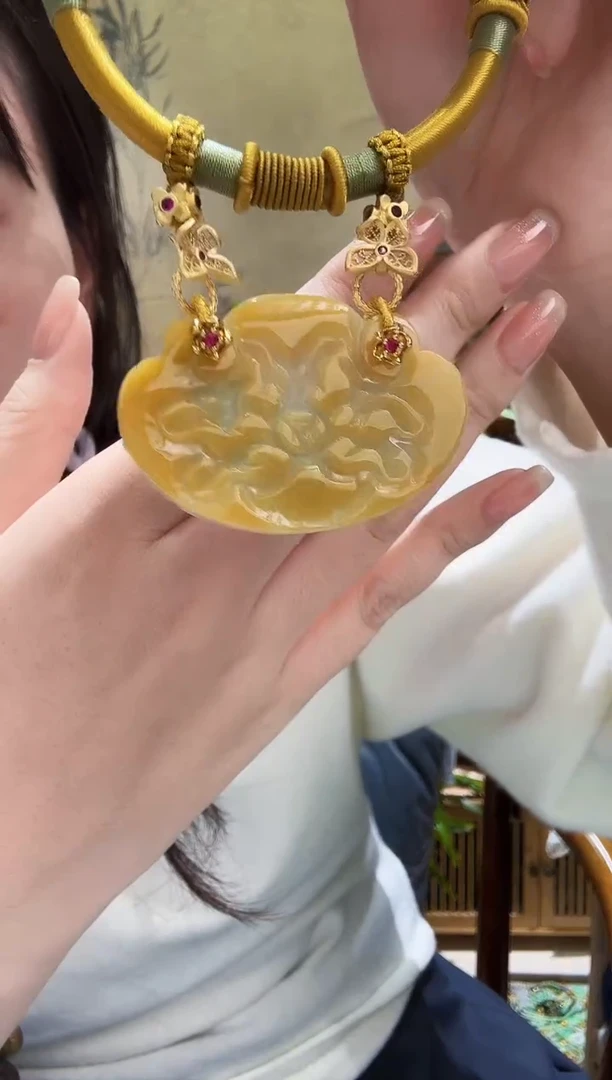 颈饰未镶嵌翡翠吊坠