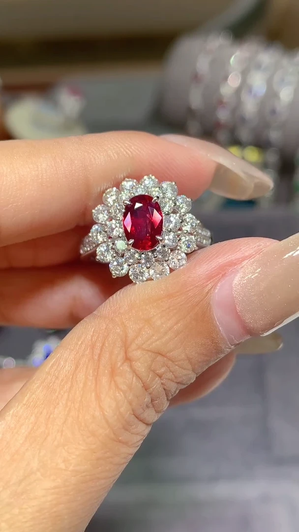 18K金镶嵌戒指红宝石1.02ct