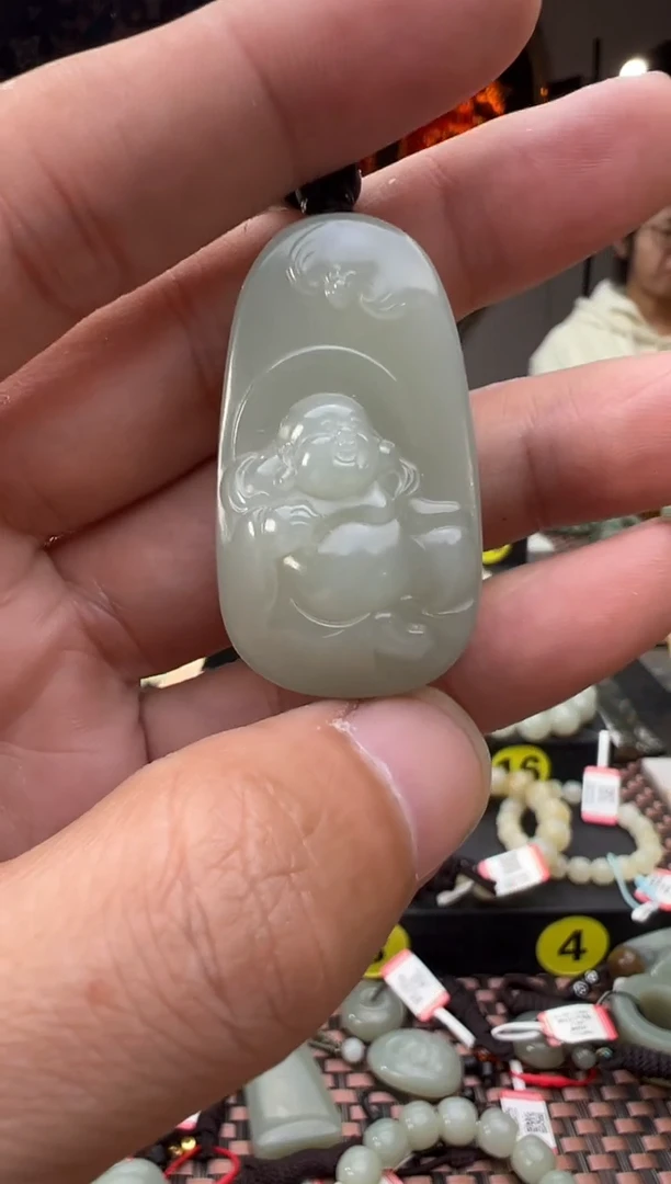 吊坠(赠链)未镶嵌和田玉且末料青白玉佛公吊坠