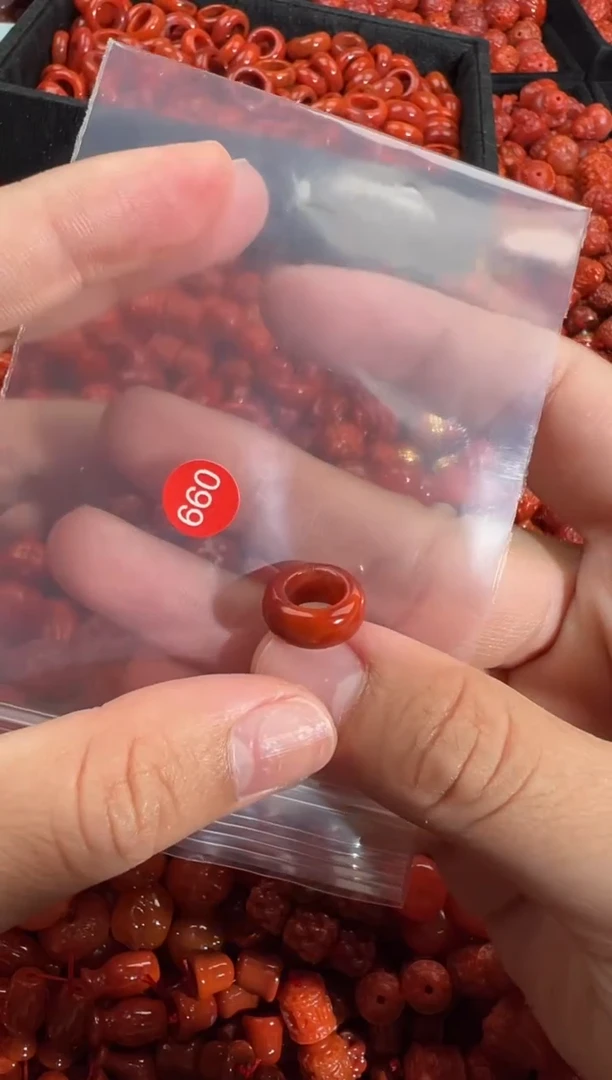 南红玛瑙未镶嵌颈饰1