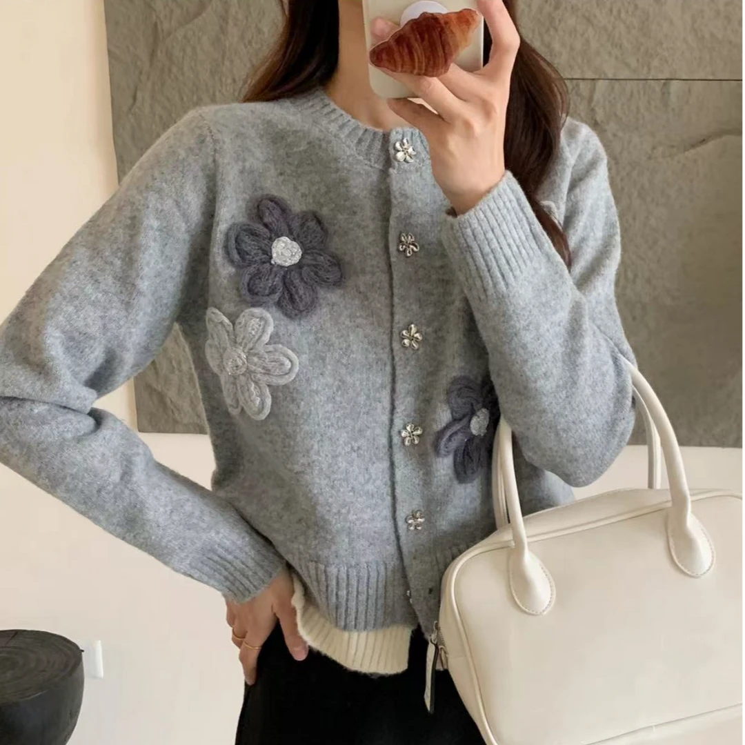 2025秋冬新款时尚撞色底边钩花花朵立体装饰针织圆领开衫外套上衣