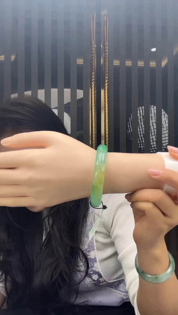 未镶嵌手镯石英质玉1