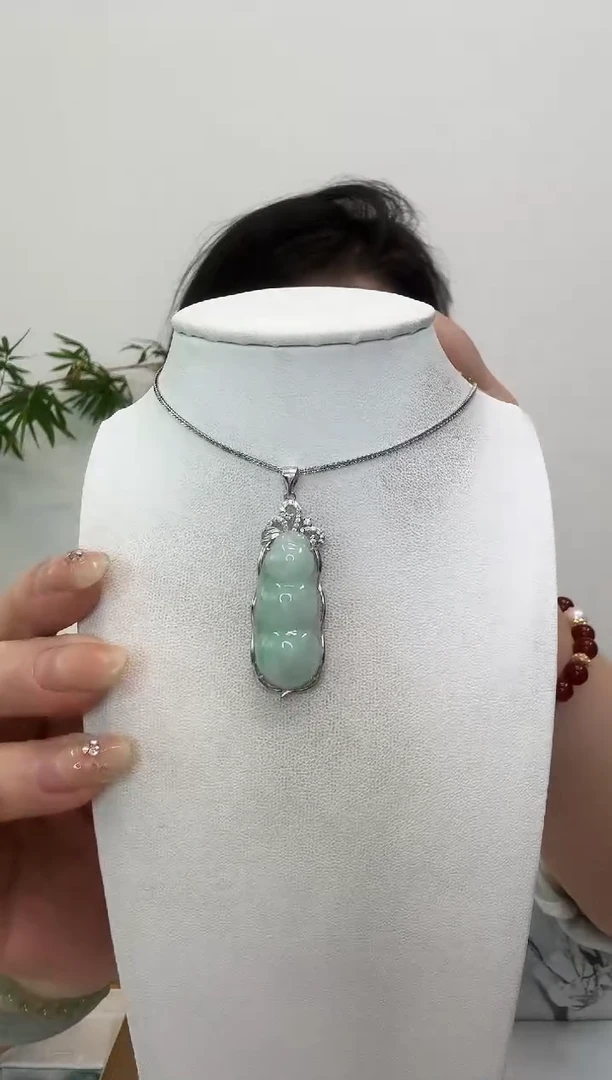 翡翠银S925镶嵌吊坠(赠链)福豆