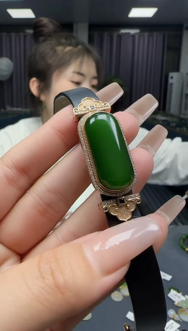 【闪购商品】和田玉挂件18K金镶嵌1