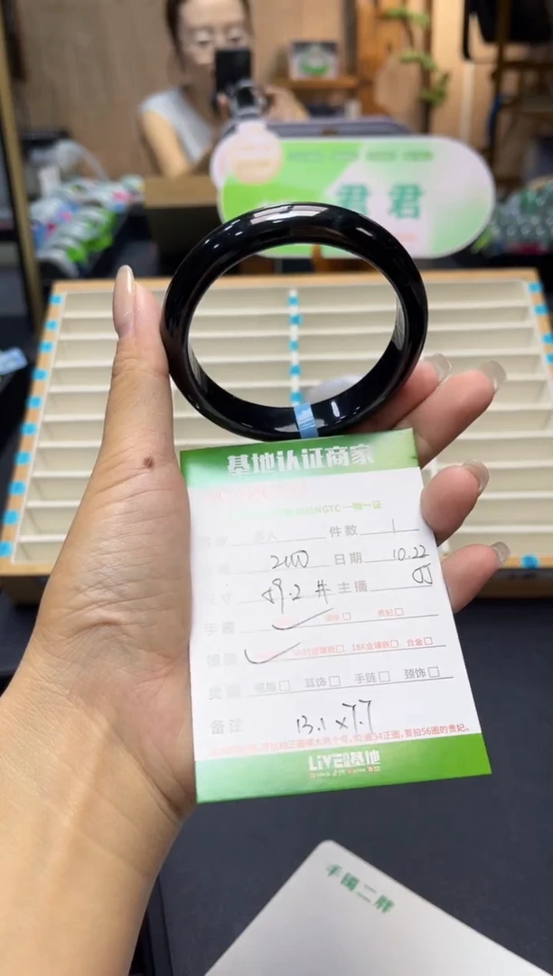 未镶嵌手镯翡翠多人