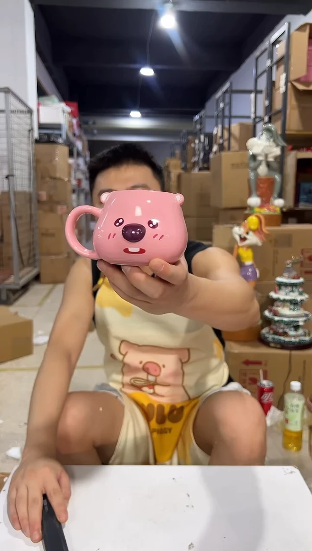 瓷片小号粉色露屁头杯微瑕