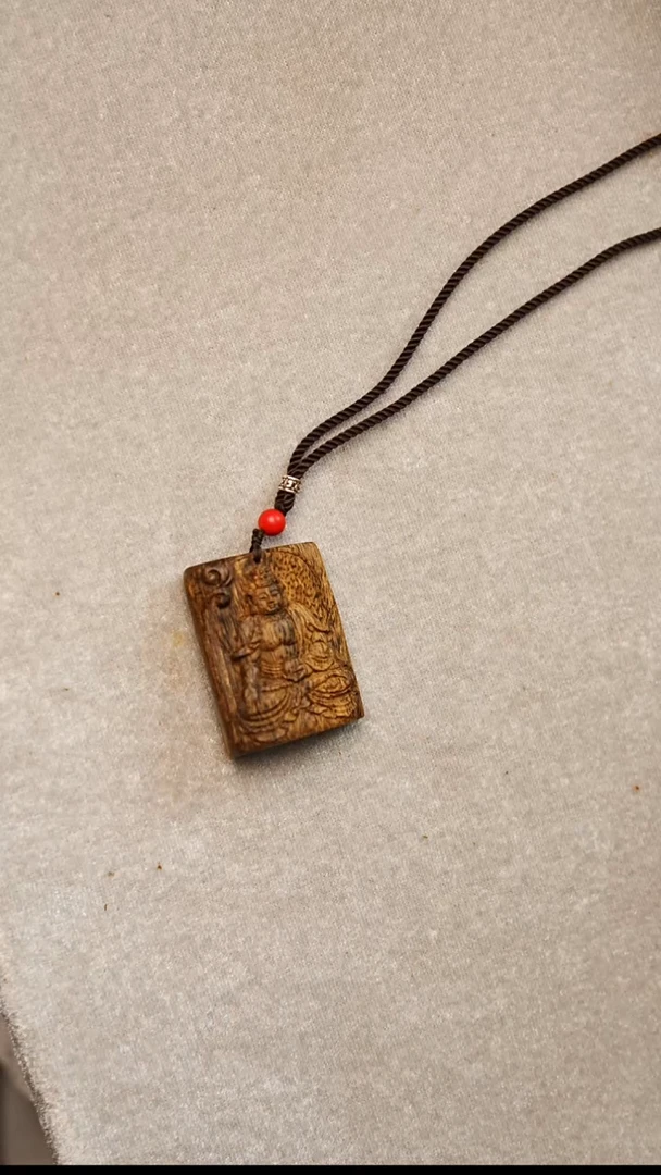 沉香吊坠柬埔寨菩萨棋沉水释迦摩尼吊坠10g  03268