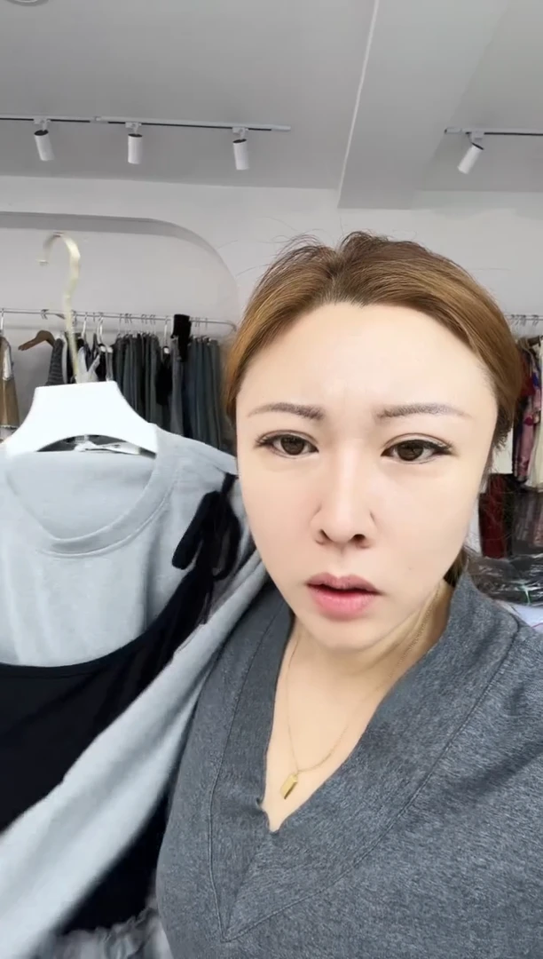 灰色系带假两件小衫