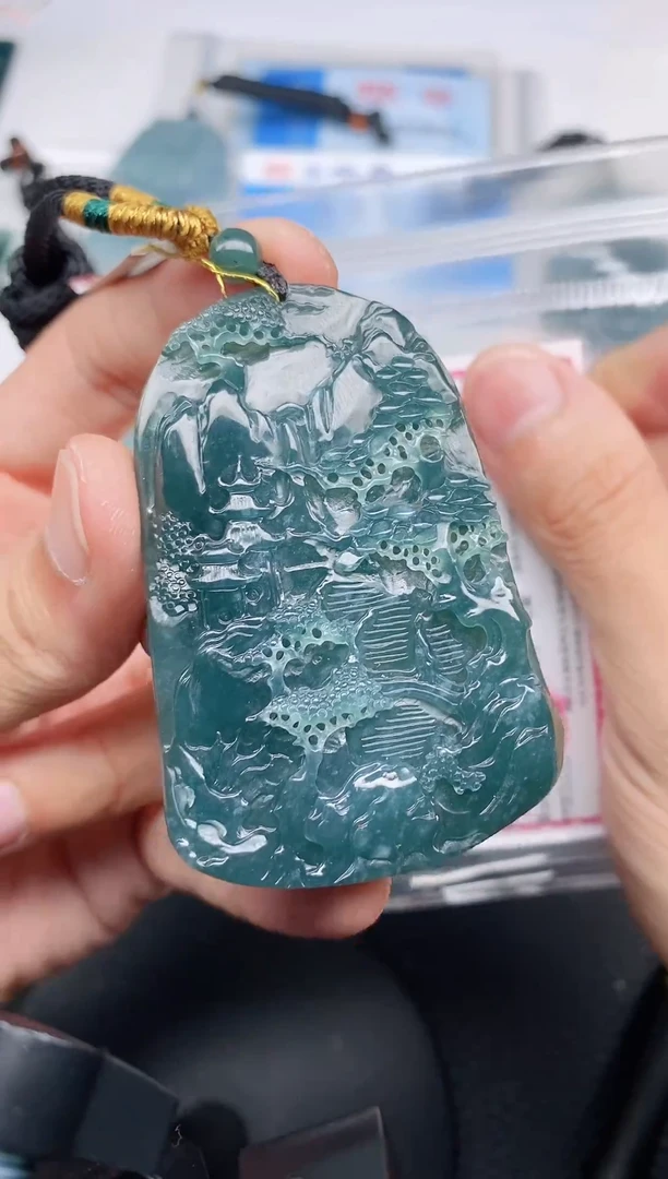 颈饰未镶嵌翡翠