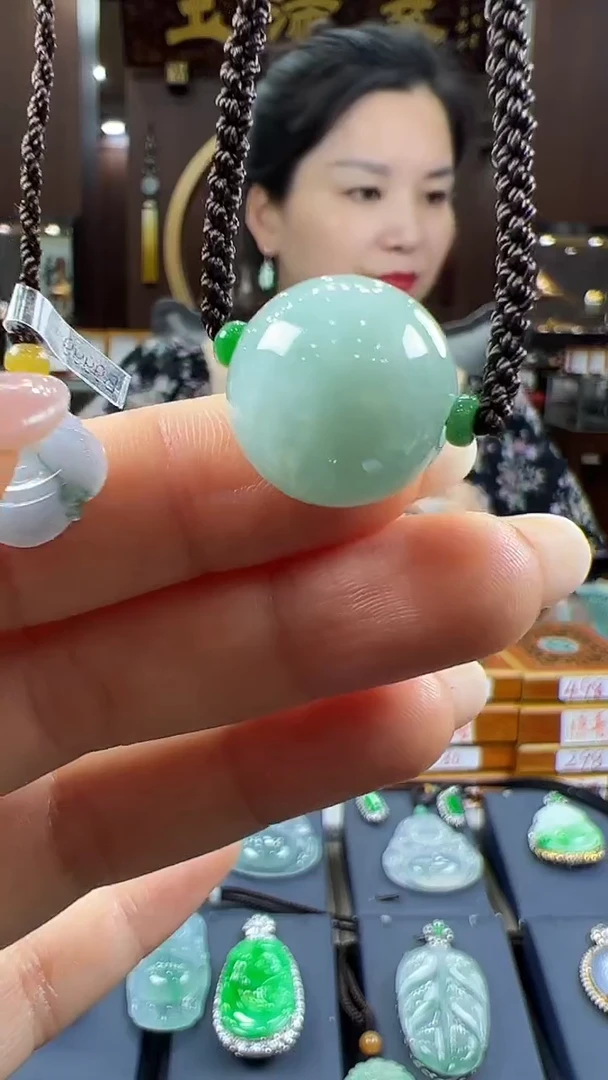翡翠挂件未镶嵌圆珠套绳