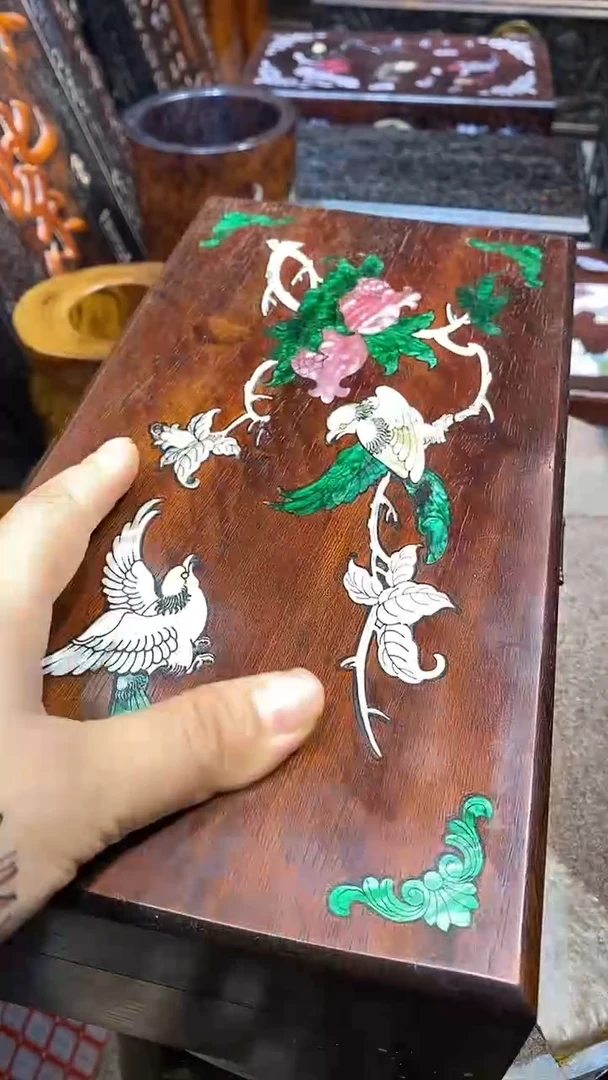 木木雕款皇*子盒子一个
