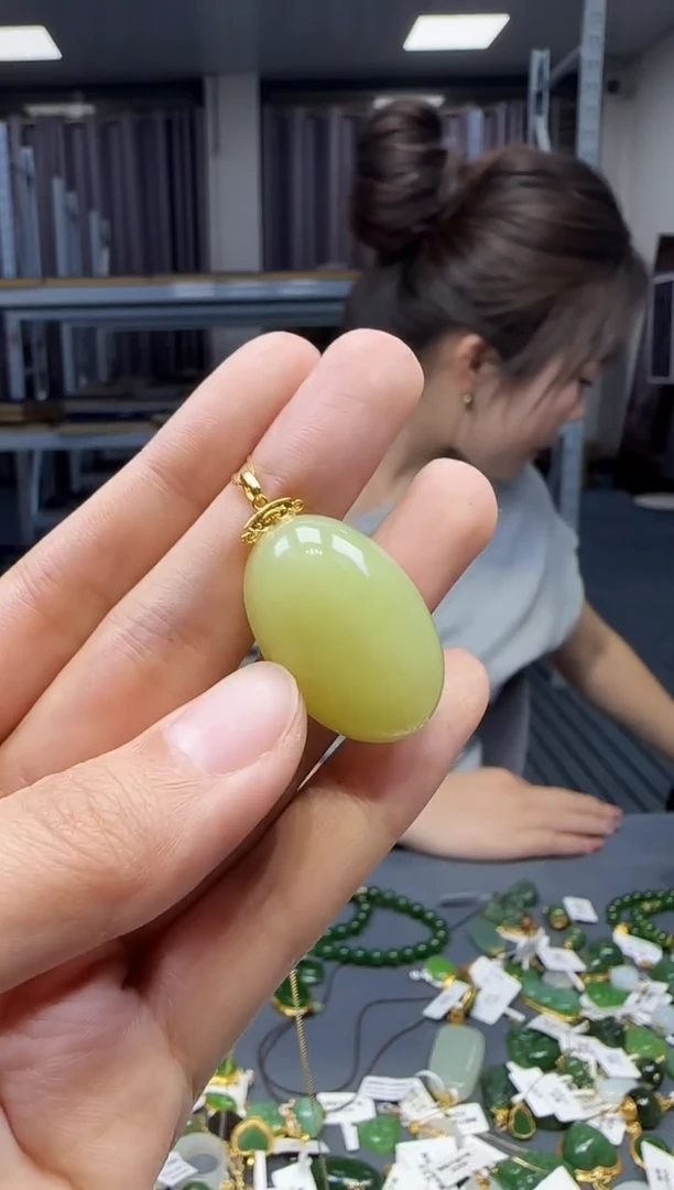 和田玉18K金镶嵌挂件1