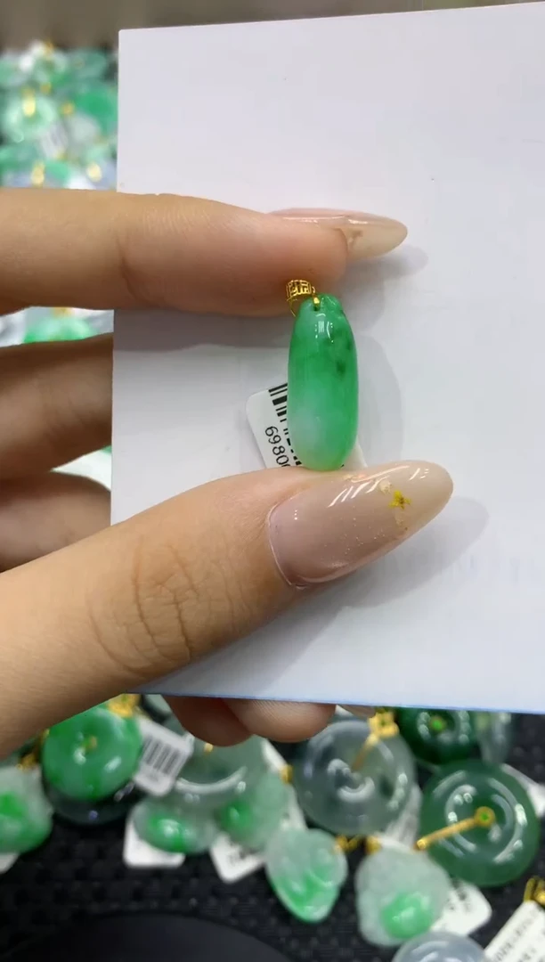 颈饰18K金镶嵌翡翠天然缅甸翡翠A货