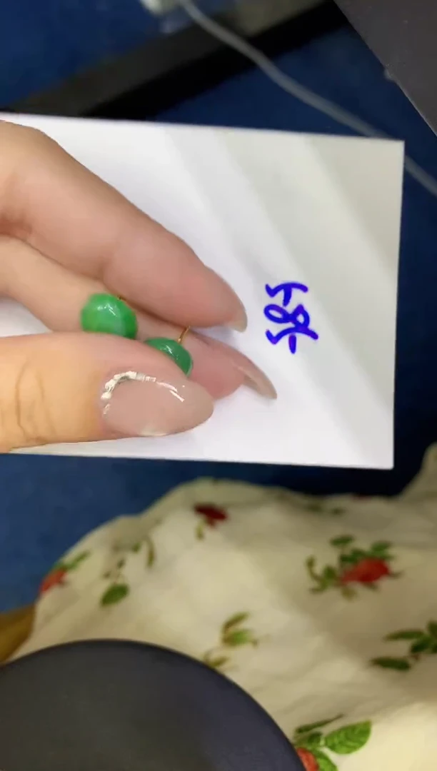 翡翠18K金镶嵌颈饰缅甸天然翡翠A货