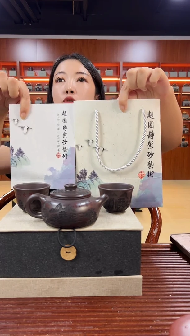 茶壶紫砂景秀山居福运扁韵一壶两杯套组 赤龙血砂 赵园静