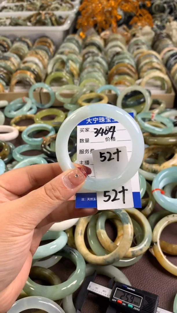 【闪购商品】蛇纹石玉手镯未镶嵌3404