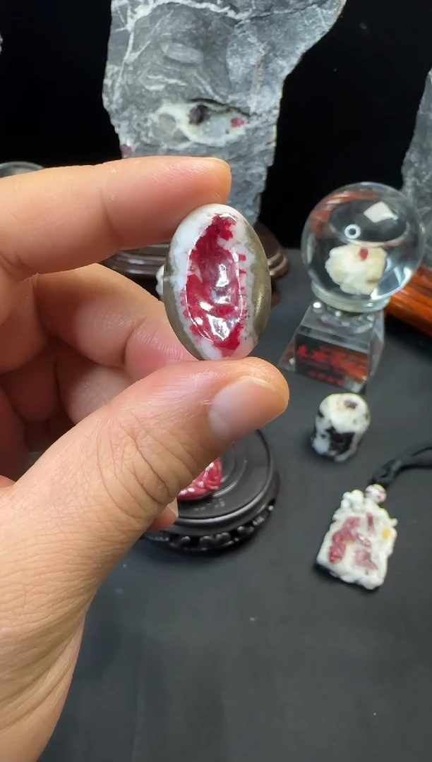 天然辰砂天然朱砂晶体原石吊坠挂件