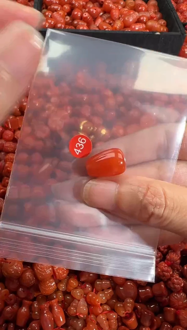 南红玛瑙未镶嵌颈饰1