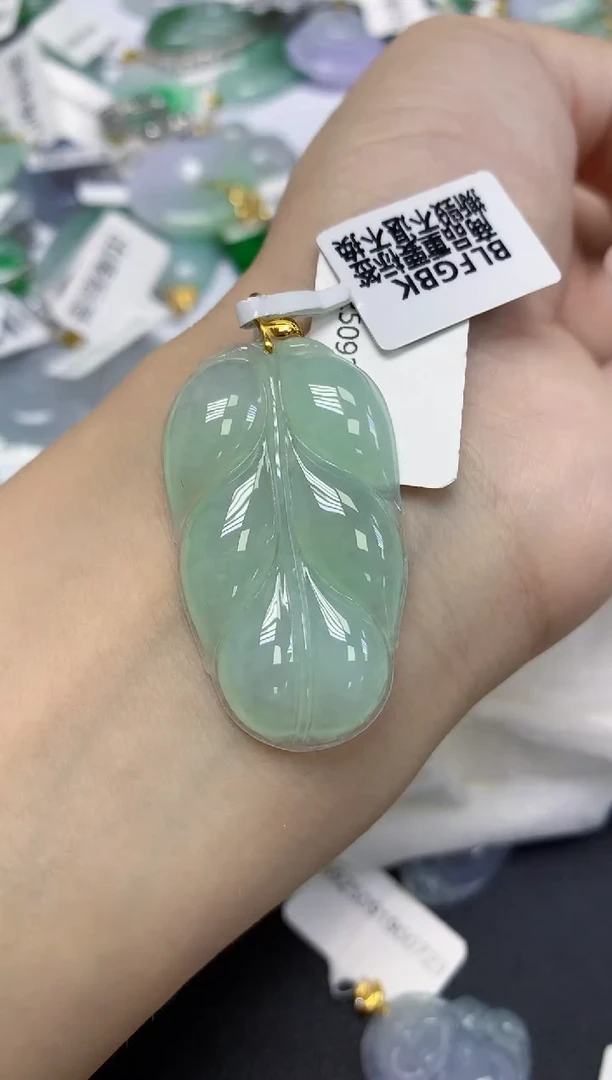 颈饰18K金镶嵌翡翠天然缅甸翡翠A货多样性发一件