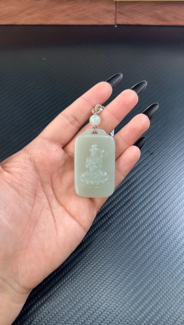 吊坠(赠链)未镶嵌和田玉黑**人且末近矿微色差