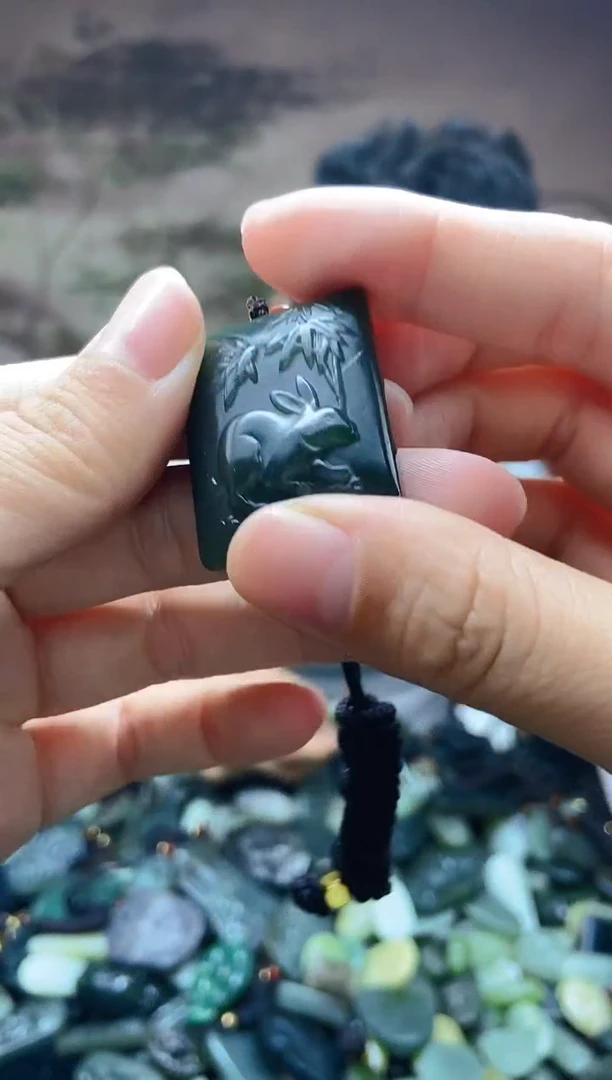 颈饰未镶嵌和田玉1