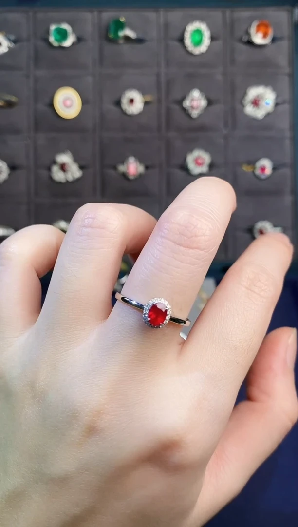 铂Pt950镶嵌戒指红宝石000