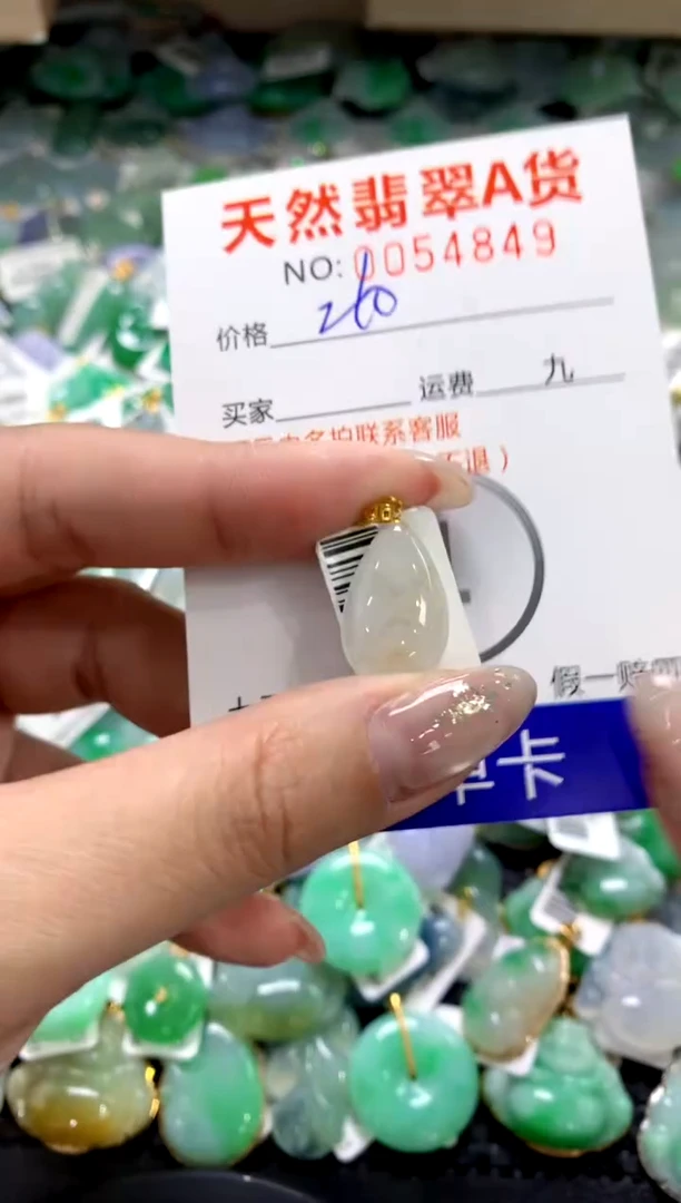 颈饰18K金镶嵌翡翠1111111111111111