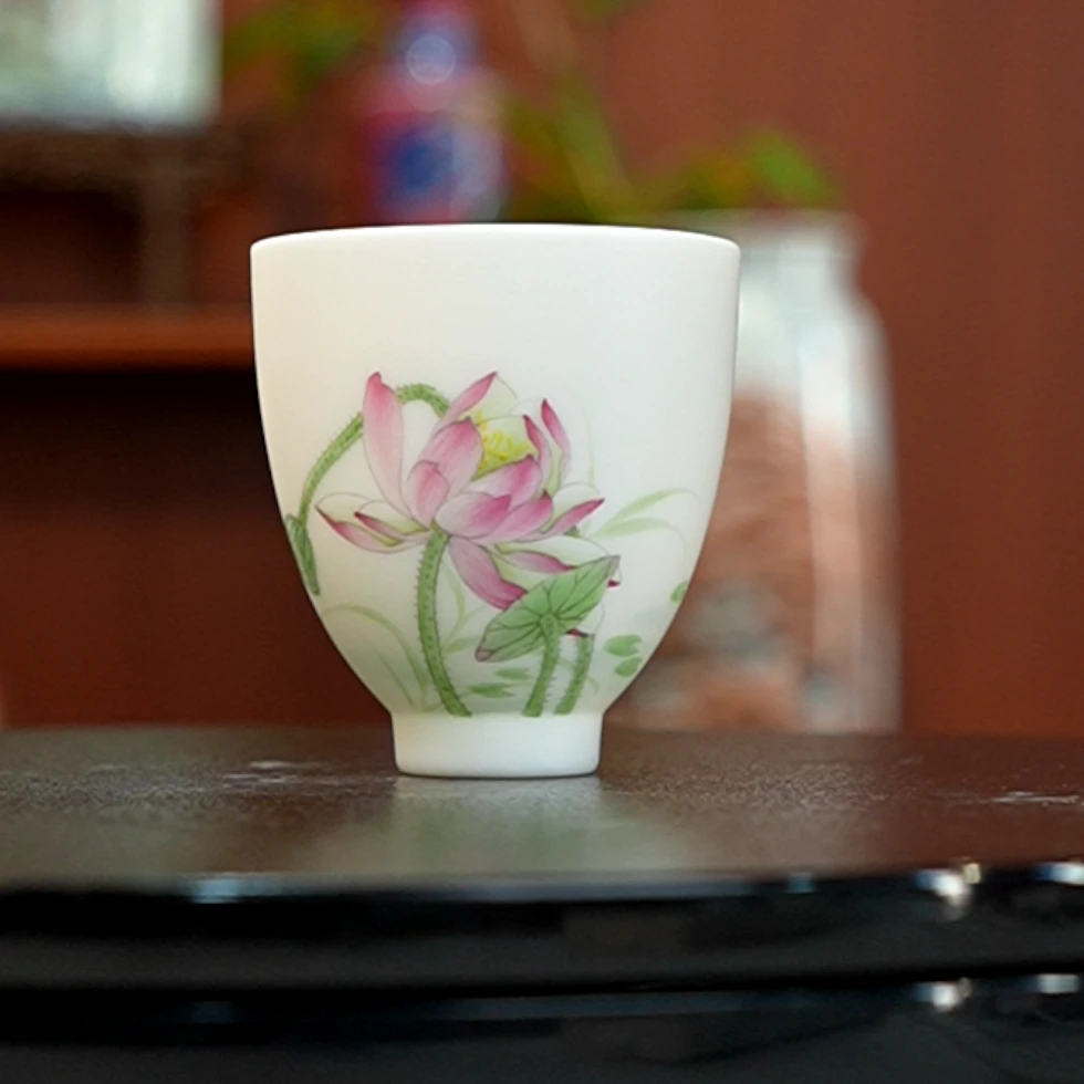 1.2/n10200/00178/林丽君/粉彩荷塘主人杯