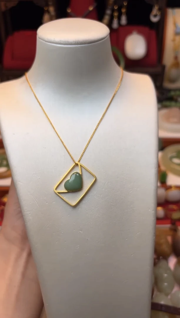 【闪购商品】和田玉挂件18K金镶嵌1