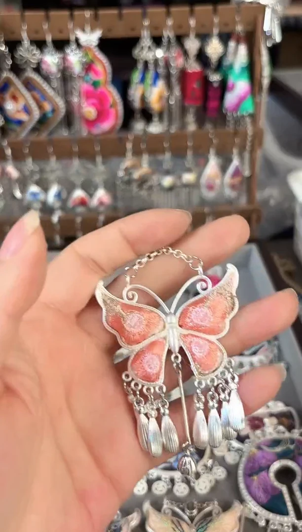 彩云南阁非遗老绣苗银饰品700