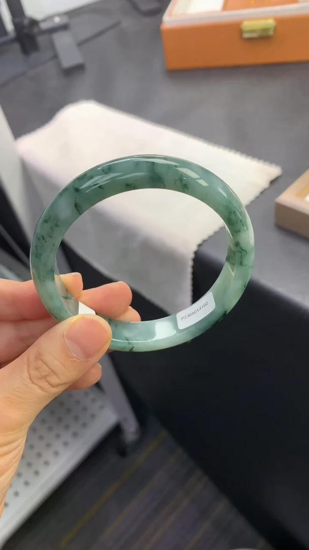 未镶嵌手镯翡翠退货需手镯吊牌标签完好