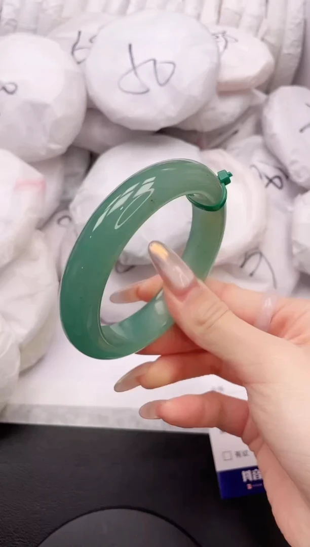 【闪购商品】石英质玉手镯未镶嵌30K03-61