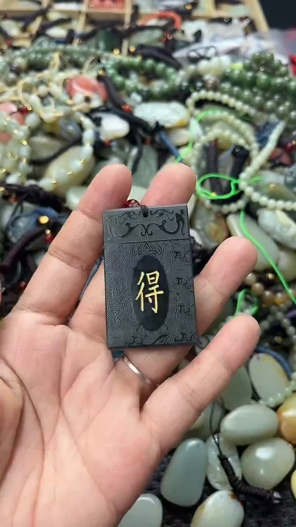 和田玉未镶嵌颈饰（多样性发一件）没有证书有瑕