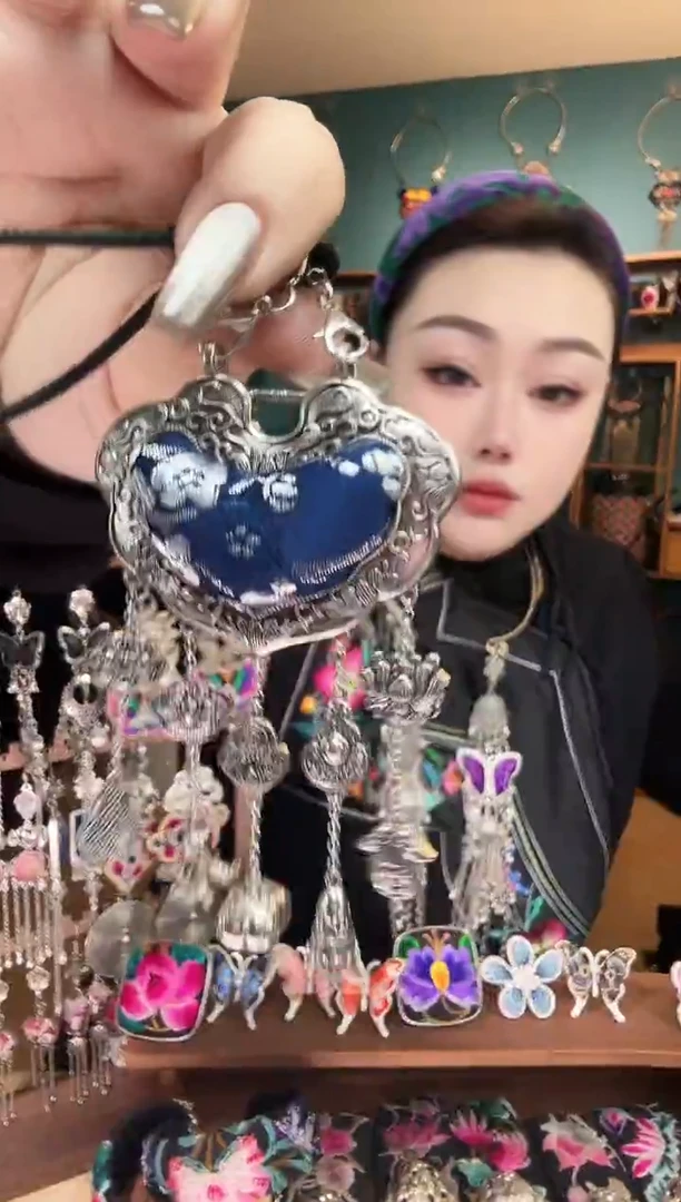 刺绣纯手工民族风刺绣吊坠