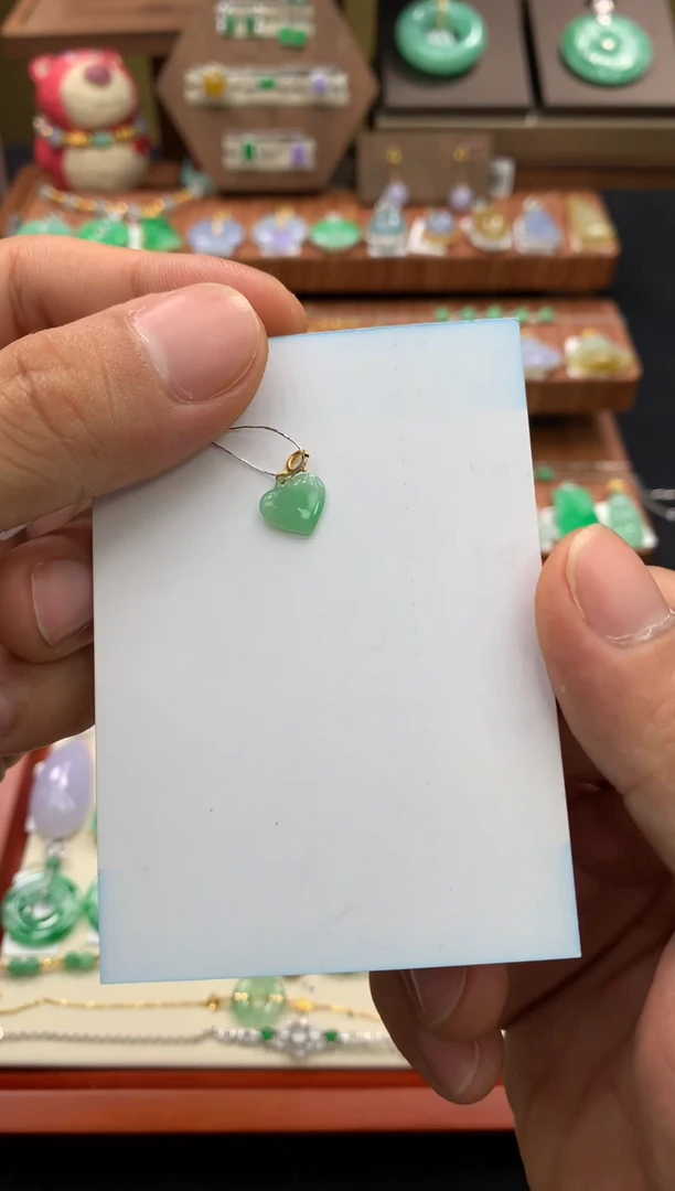 吊坠(不含链)18K金镶嵌翡翠爱心小提溜